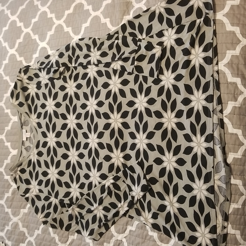 LulaRoe Black & White LS shirt size Medium